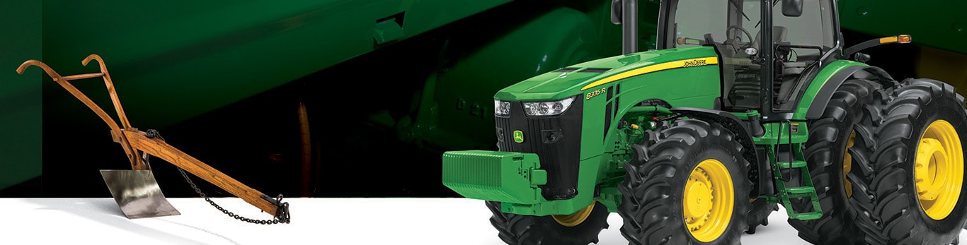 Εικόνες ενός σύγχρονου τρακτέρ John Deere δίπλα στο κλασσικό χαλύβδινο άρορτο.