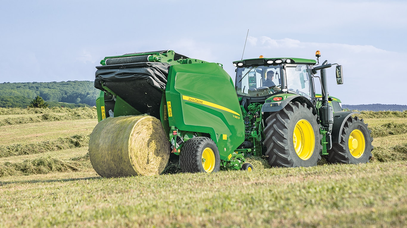 Χορτοδετικό μεταβλητού θαλάμου V461R John Deere με τρακτέρ 6R