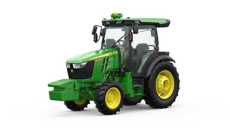 Τρακτέρ John Deere 5075EN σε πράσινο και κίτρινο χρώμα, μπροστινή όψη με συμπαγή σχεδιασμό και ανθεκτικά ελαστικά.